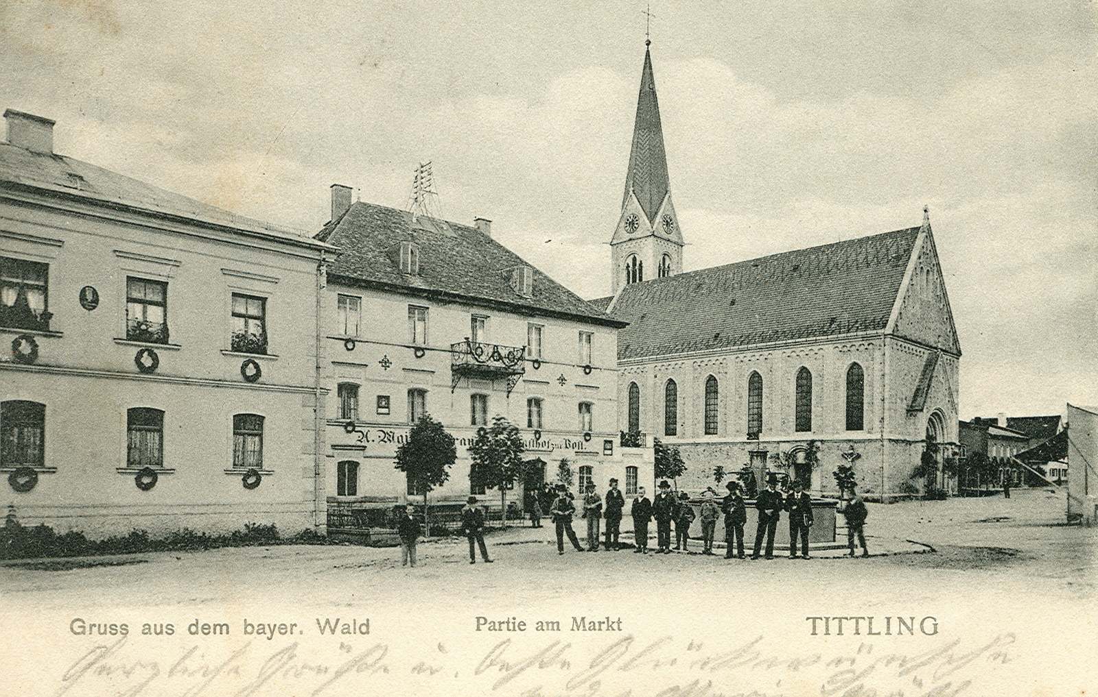 Gruppenfoto am Tittlinger Marktplatz.